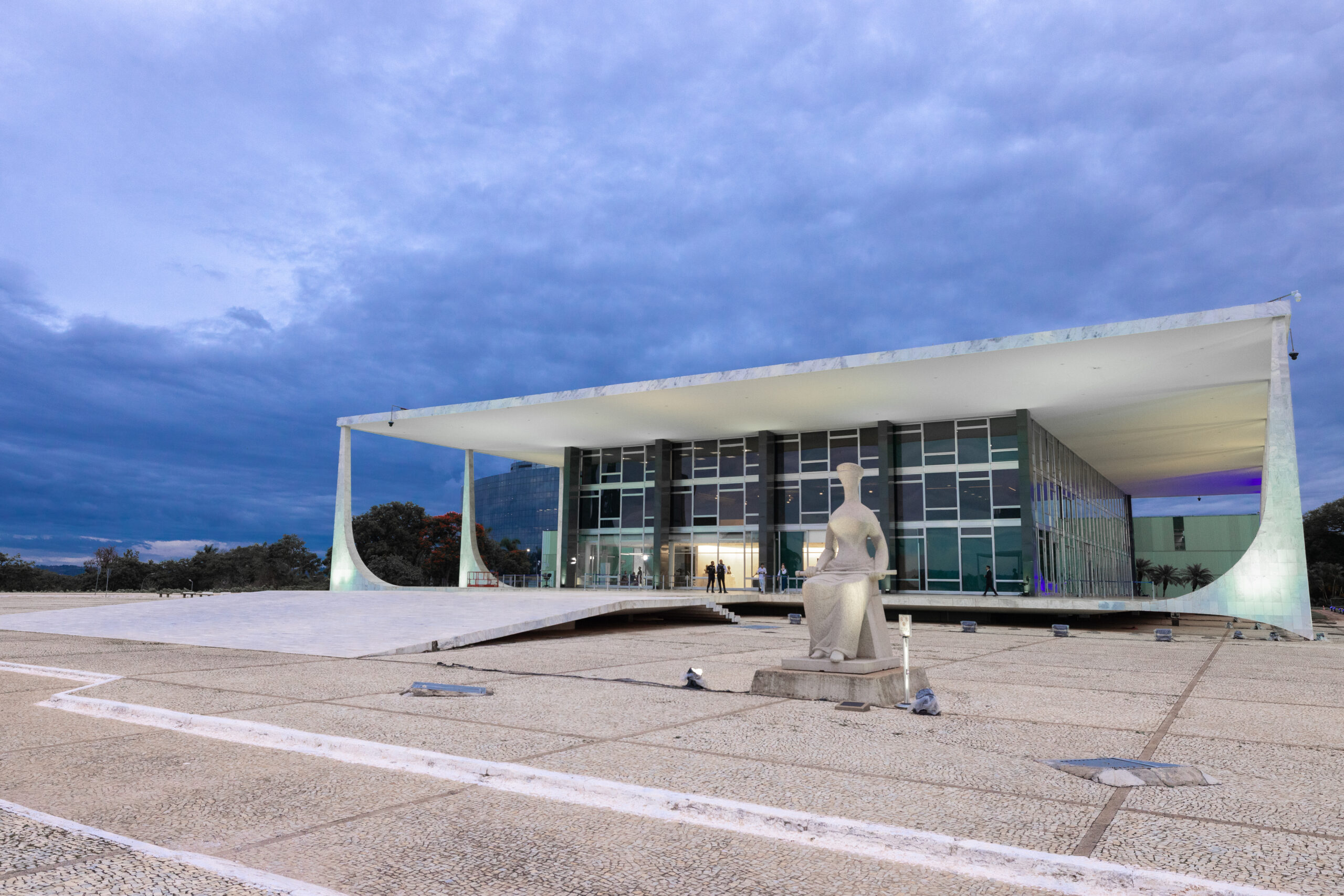 STF: Inviabilidade da extensão do valor mínimo da Gratificação de Desempenho de Atividade do Seguro Social (GDASS) aos servidores públicos inativos